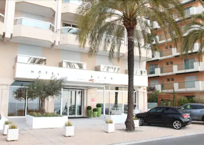 Riva Art & ホテル 4*