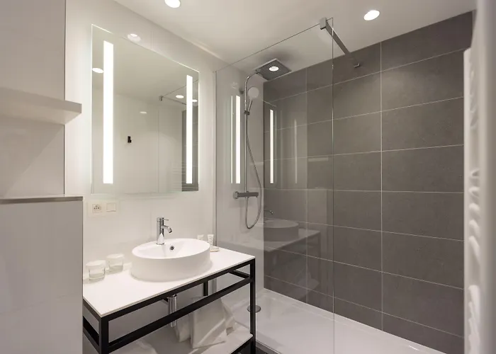 Riva Art & 4* マントン