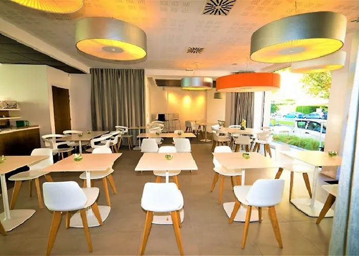 里瓦艺术温泉酒店 酒店